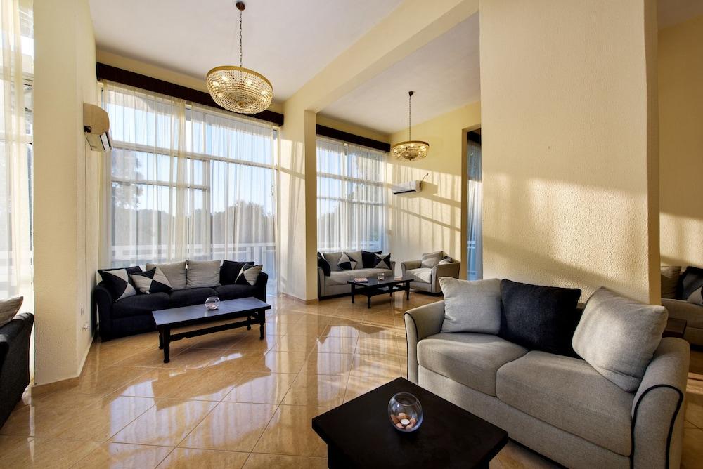 Amalia Hotel (Adults Only) Дасія Екстер'єр фото