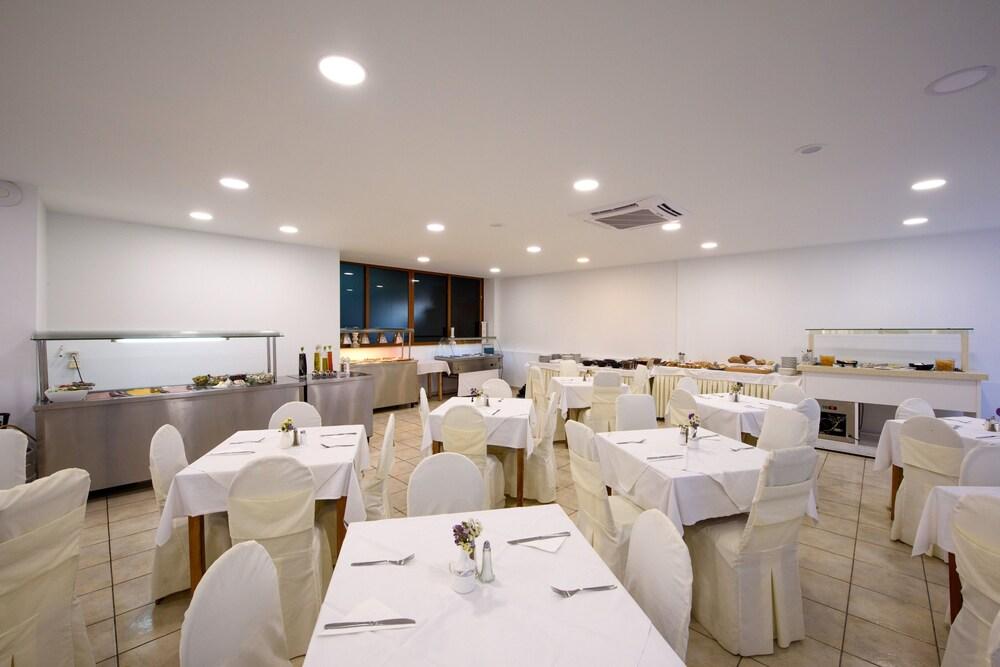 Amalia Hotel (Adults Only) Дасія Екстер'єр фото